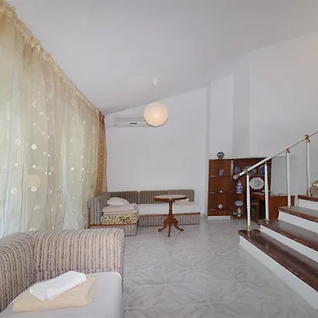 Annas Family House Fourka
