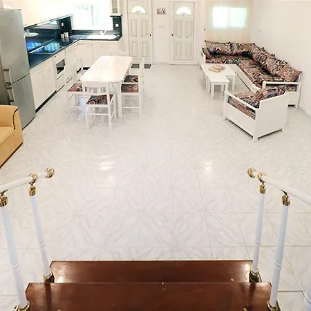 Annas Family House Fourka