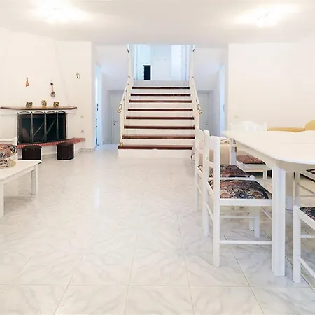 Annas Family House Fourka