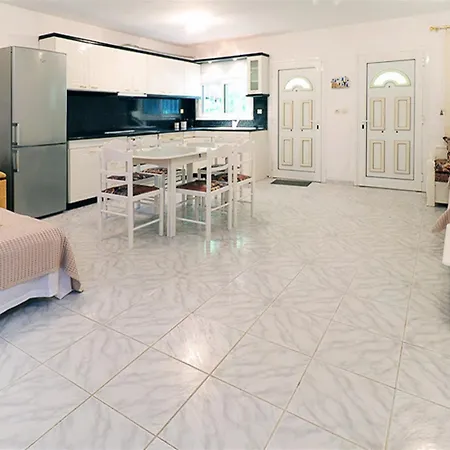 Holiday home Annas Family House Fourka